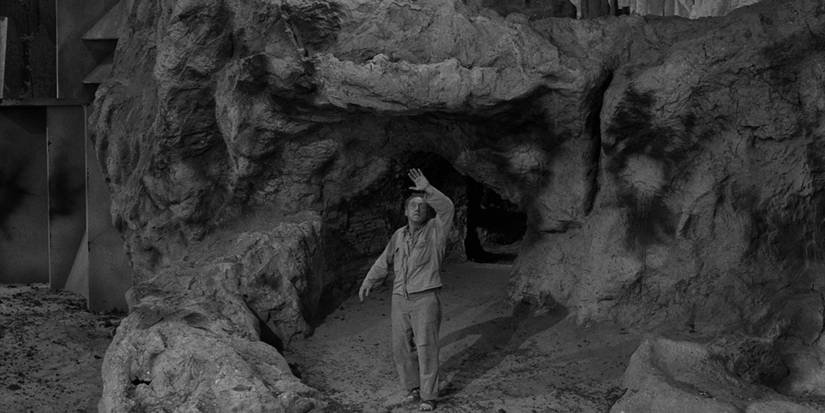 Image from The Twilight Zone episode "On Thursday We Leave For Home".