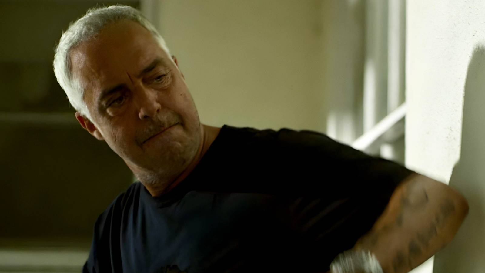 bosch kicking doors in