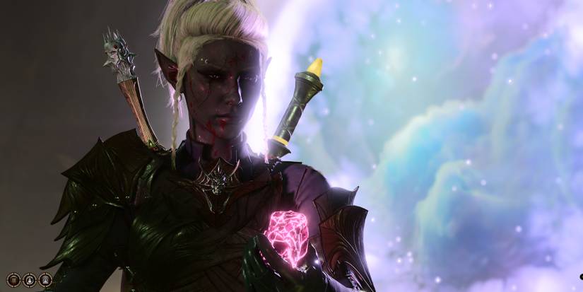 Drow Tav holds a mysteriously glowing artifact in Baldur's Gate 3