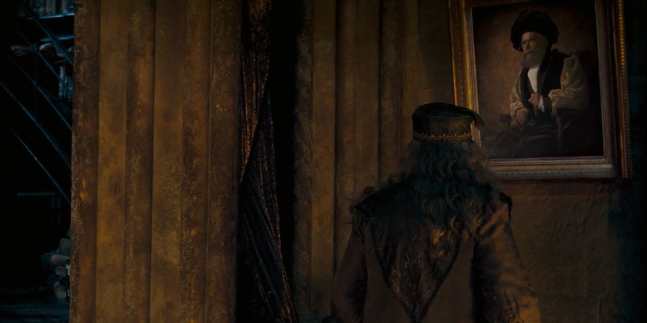 Dumbledore talking to the portrait of Phineas Nigellus Black