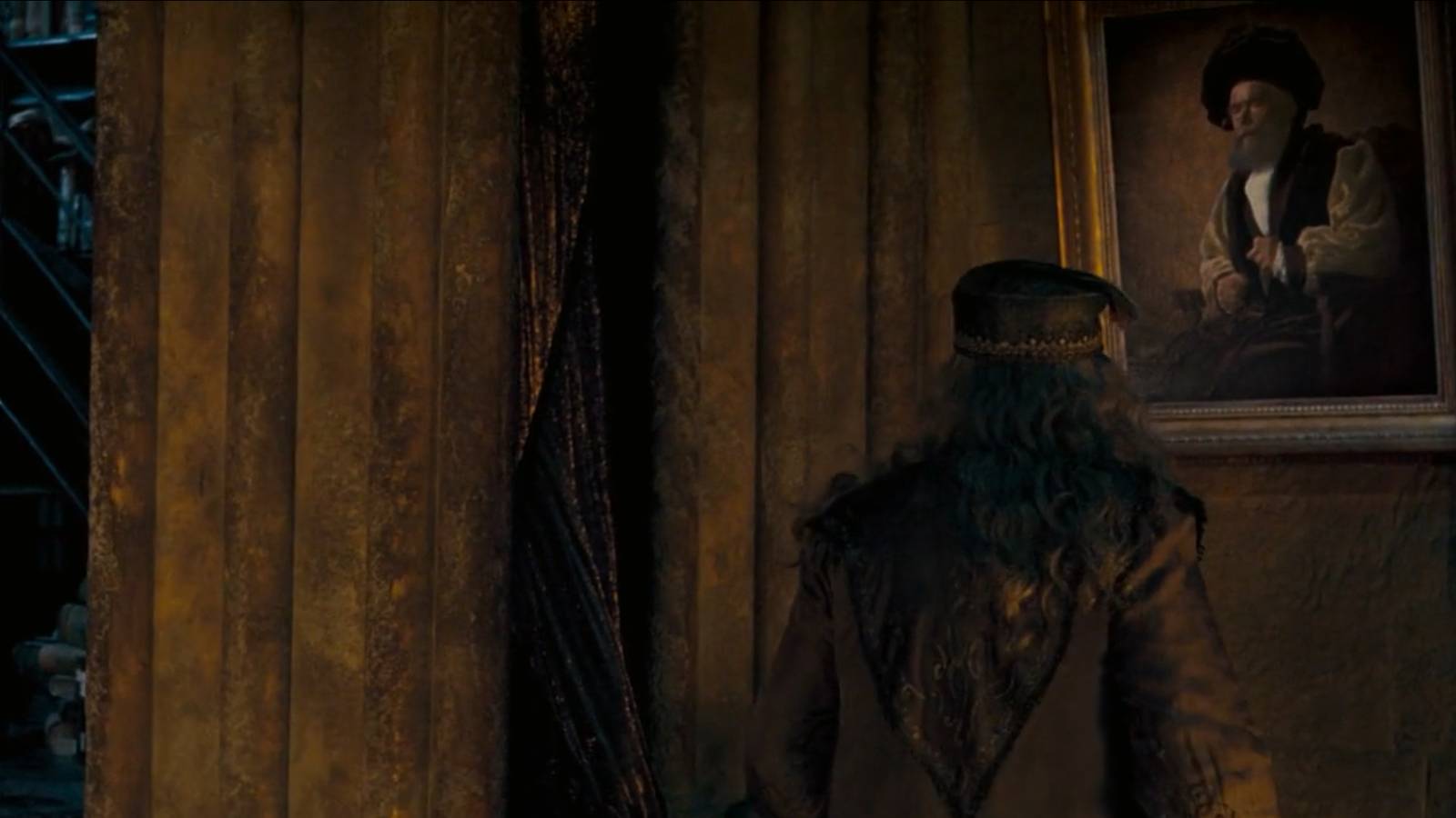 Dumbledore talking to the portrait of Phineas Nigellus Black