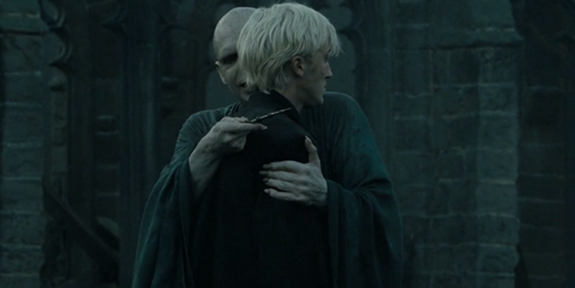 An Image of Harry Potter: Voldemort Hug