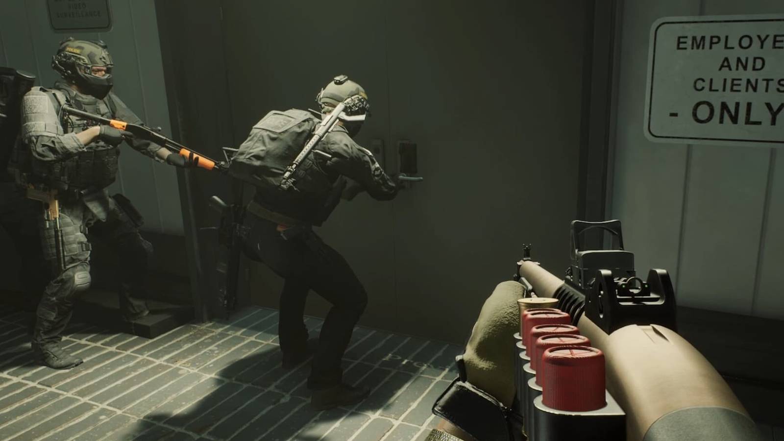 Lockpicking a door in Ready or Not