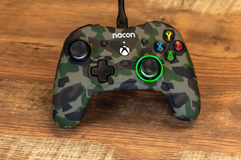 nacon-revolution-x-controller-field-camo-with-the-right-stick-illuminated-2jpg_53334165664_o