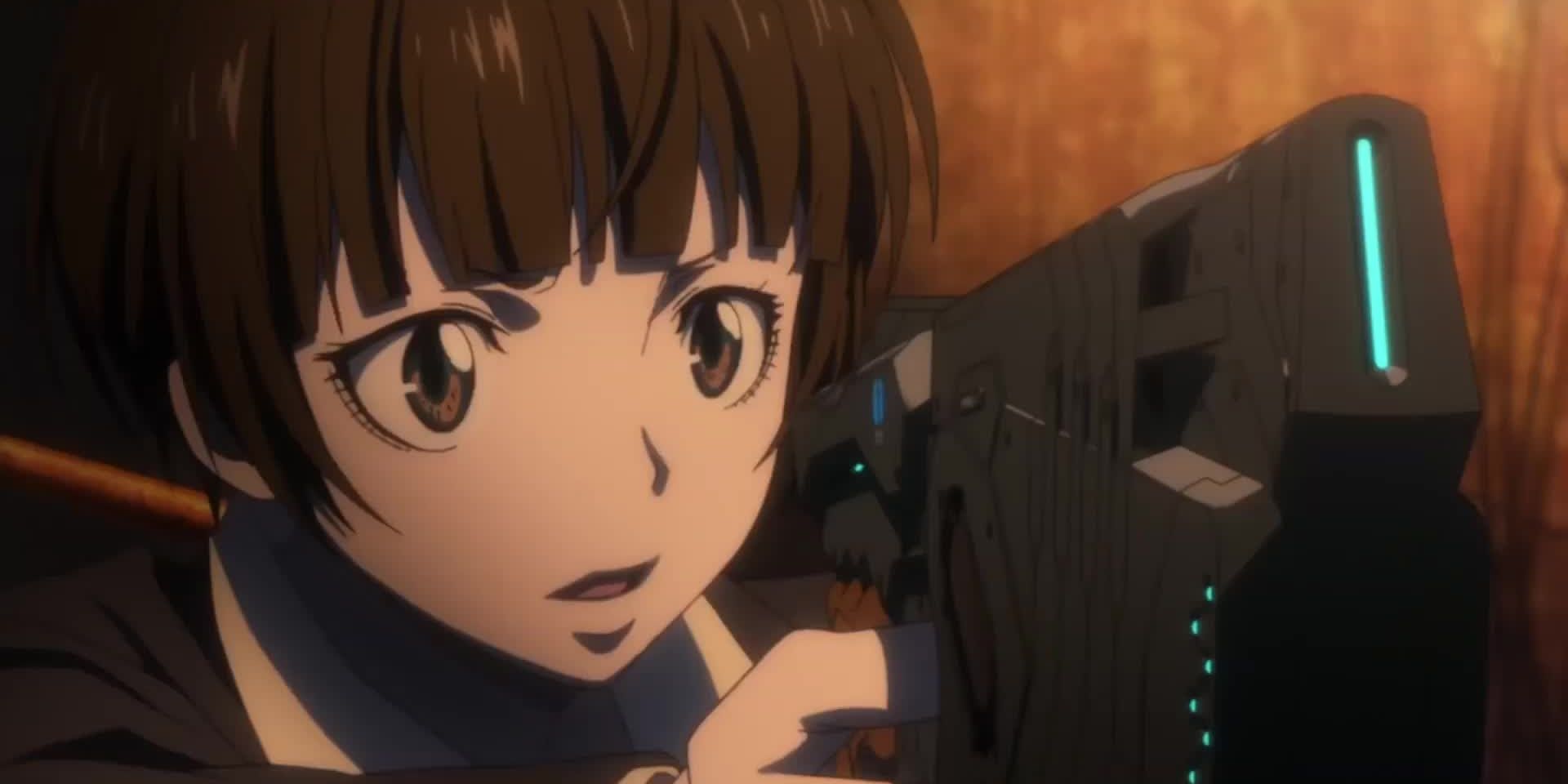 Uma imagem de um personagem do Psycho-Pass segurando um rifle