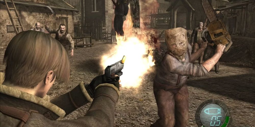 Leon Kennedy enfrentando o Chainsaw Guy e os Villagers no Resident Evil 4 original