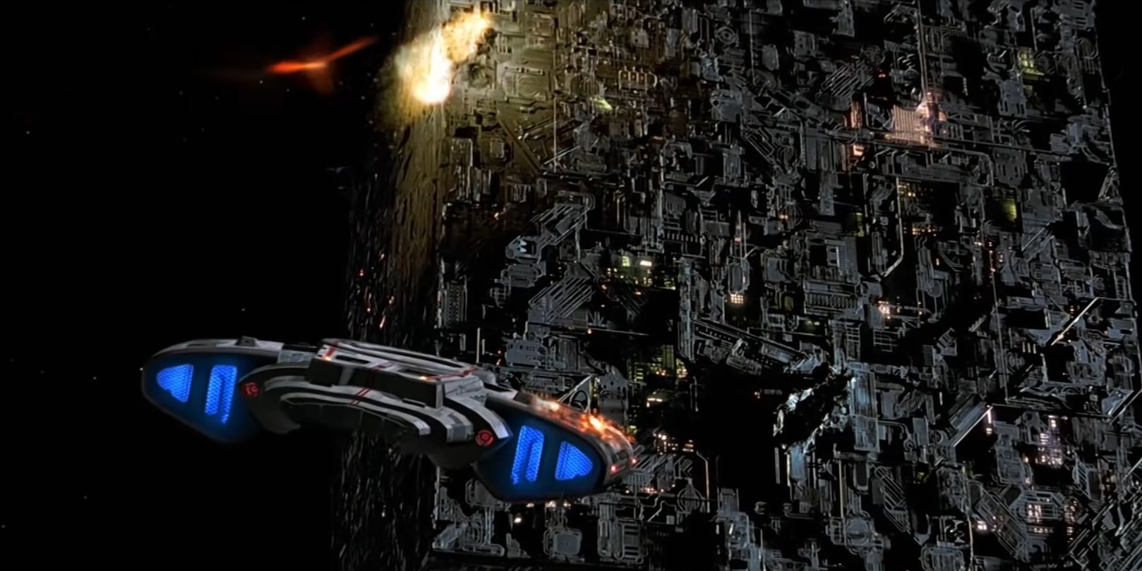 Worf se prepara para lançar o USS Defiant no cubo Borg em Star Trek: First Contact.