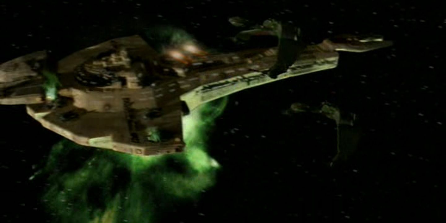 Klingon ships attack a Cardassian vessel in Star Trek: Deep Space Nine.