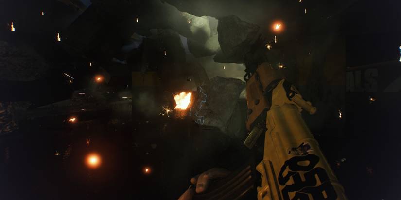 THE FINALS: player with a weapon