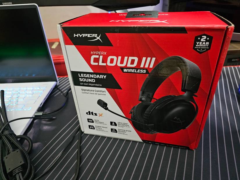 HyperX Cloud III Wireless Box