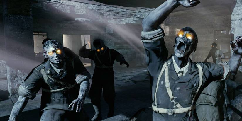 Mobs of undead attacking the player in Nacht Der Untoten