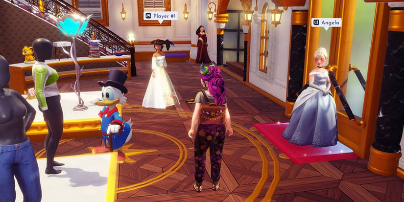Playing multiplayer in Disney Dreamlight Valley.