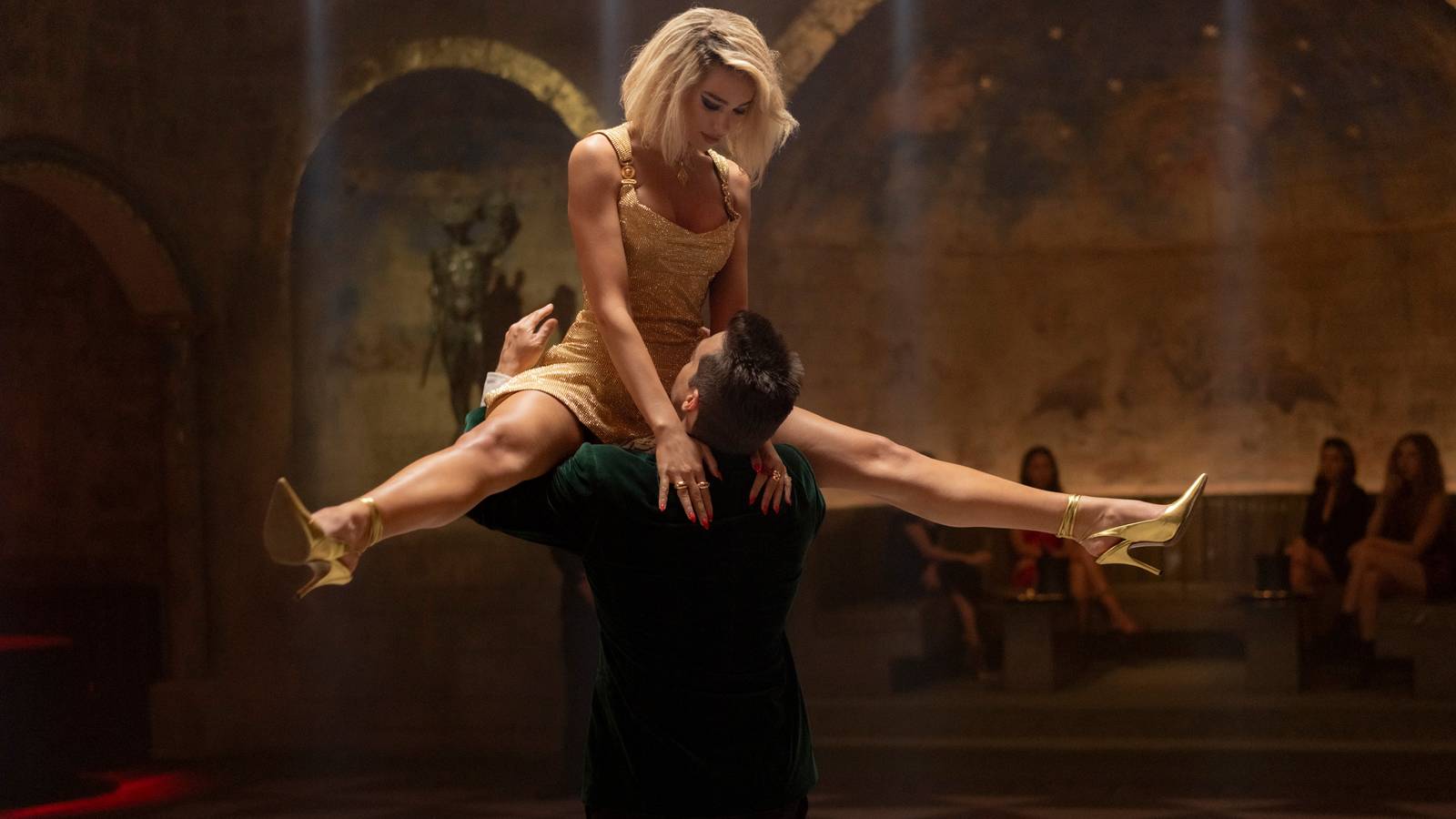 Henry Cavill and Dua Lipa dancing in Argylle (2024)