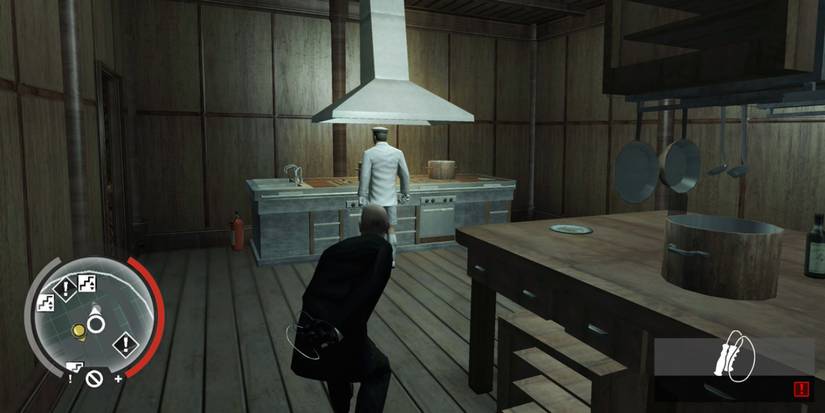 47 sneaking behind a waiter with a Fiber Wire in a kitchen