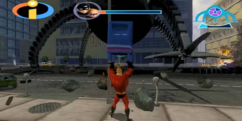 Mr Incredible attacking a robot in The Incredibles for PS2