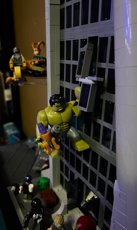 lego avengers hulk hanging
