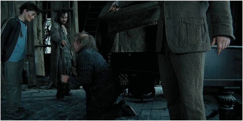Peter Pettigrew kneels in front of Harry Potter Sirius Black And Remus Lupin In Harry Potter and the Prisoner of Azkaban.