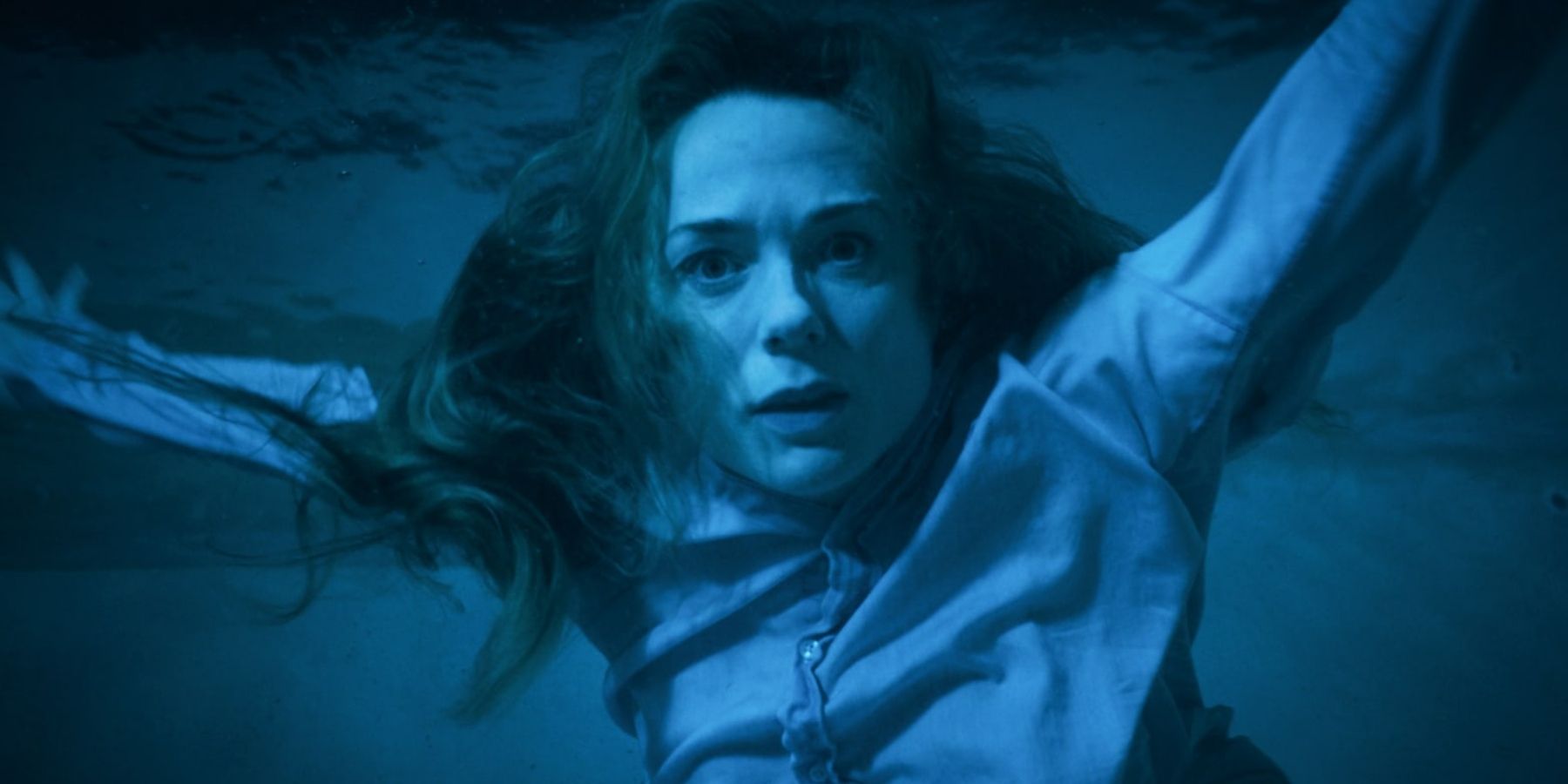Eve Waller (Kerry Condon) in Night Swim