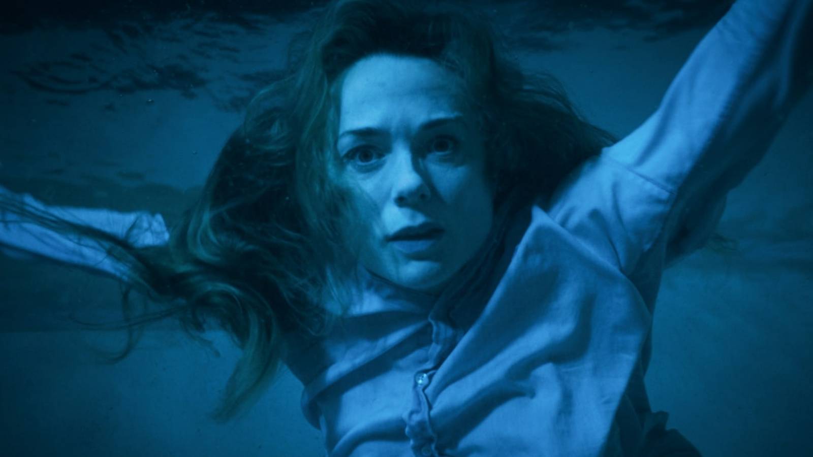 Eve Waller (Kerry Condon) in Night Swim