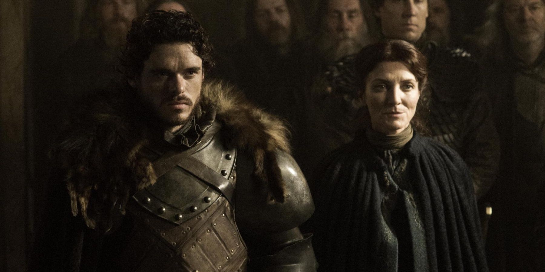 Robb Stark and Catelyn Stark stand around their people