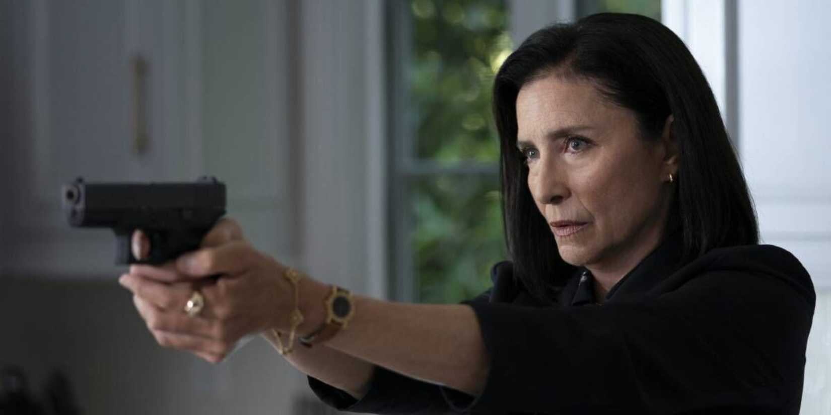 honey chandler with a gun