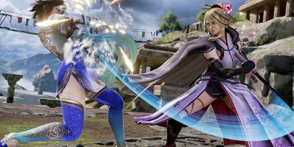 Two women fighting in Soulcalibur 6