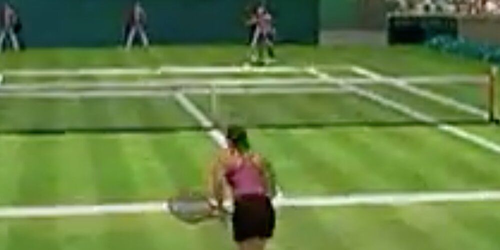 Joueur de tennis en rose sur le court 
