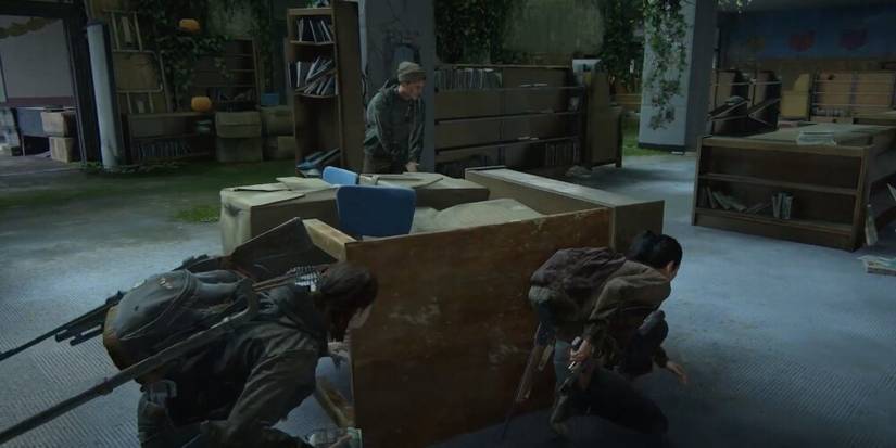 Ellie and Dina sneaking around an enemy 