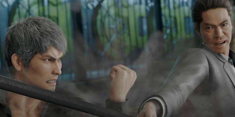 Sawashiro hitting Kiryu with a crowbar 