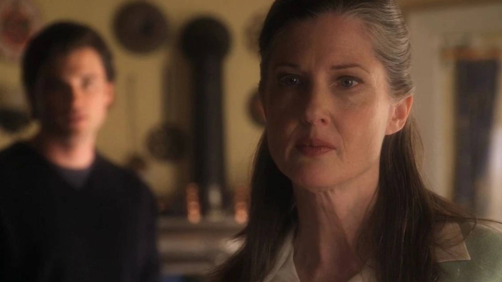 Clark Kent (Tom Welling) and Martha Kent (Annette O'Toole) in Smallville