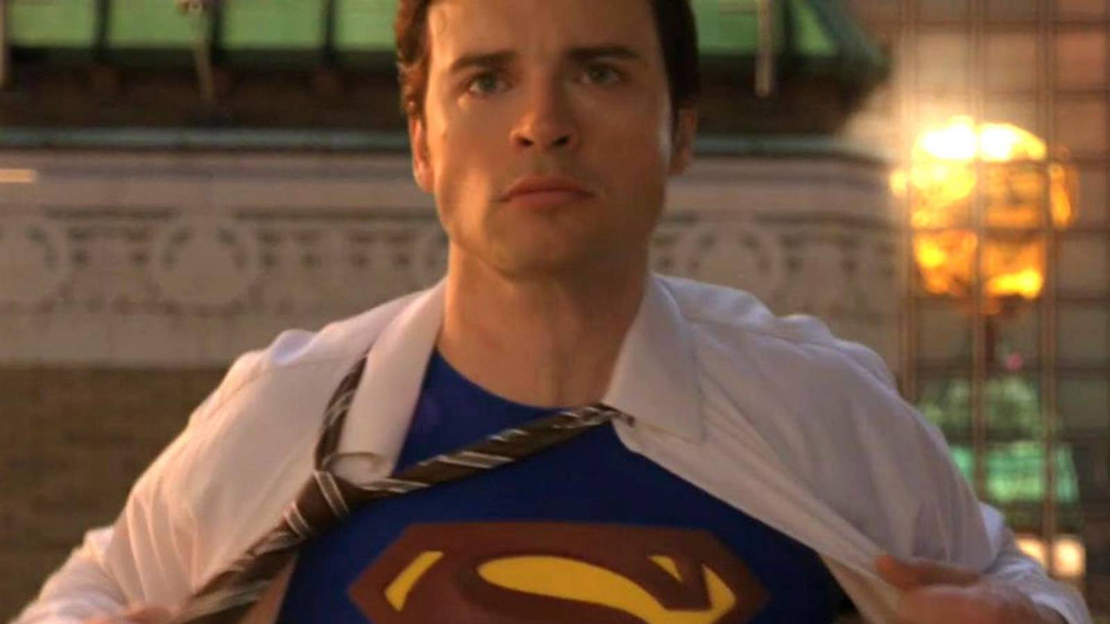 Clark Kent (Tom Welling) in his Superman suit in Smallville