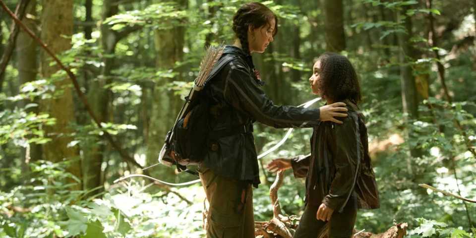 Katniss (Jennifer Lawrence) and Rue (Amandla Sternberg) in The Hunger Games