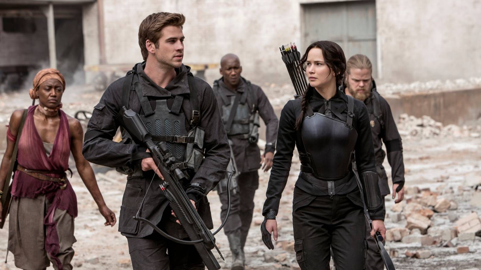 Gale (Liam Hemsworth) and Katniss (Jennifer Lawrence) in The Hunger Games