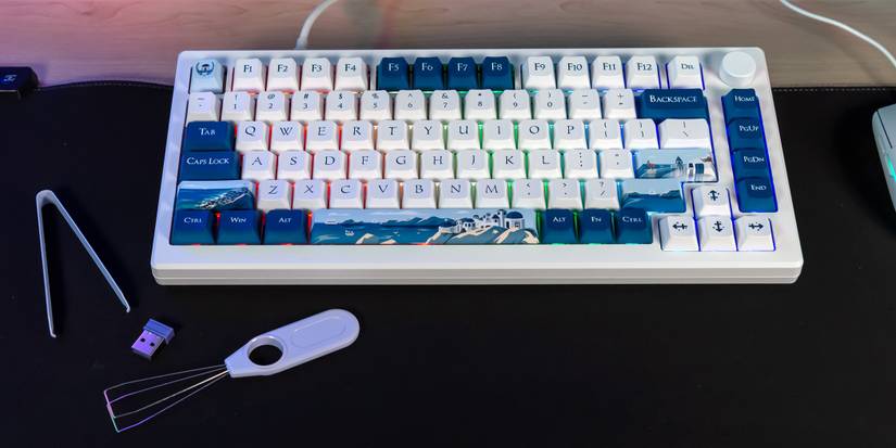 The tools provided with the Akko MOD007B PC Santorini Keyboard