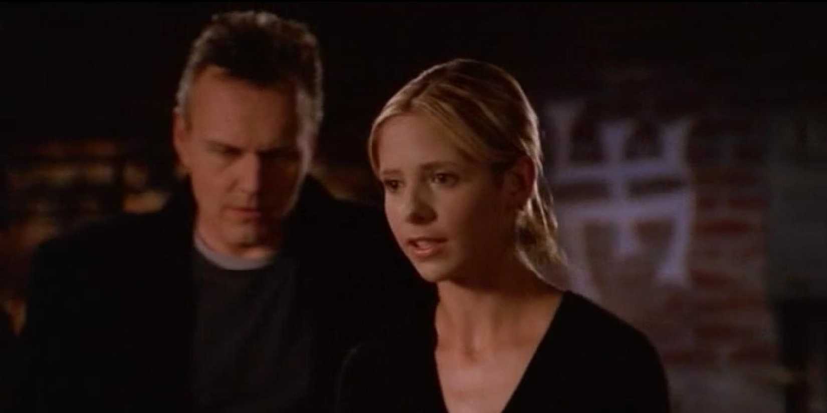 Giles (Anthony Stewart Head) and Buffy (Sarah Michelle Gellar) in Buffy The Vampire Slayer