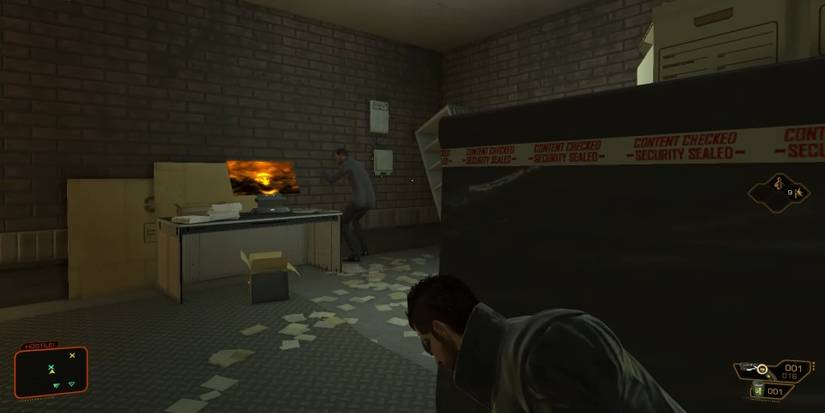 Sneaking behind an enemy in Deus Ex Human Revolution