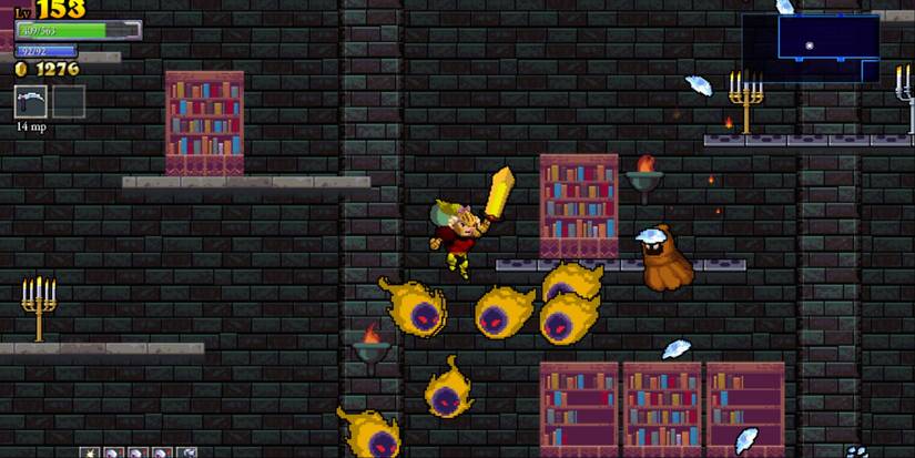 Rogue Legacy player fighting their way through the castle