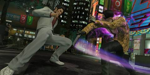 Majima slashing a blade at Kiryu 