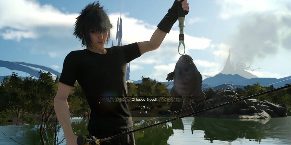 Noctis holding up a fish 