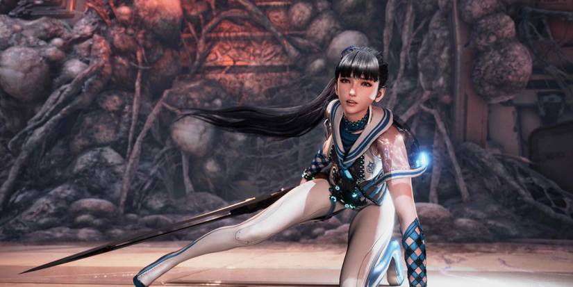 stellar blade eve crouching combat stance