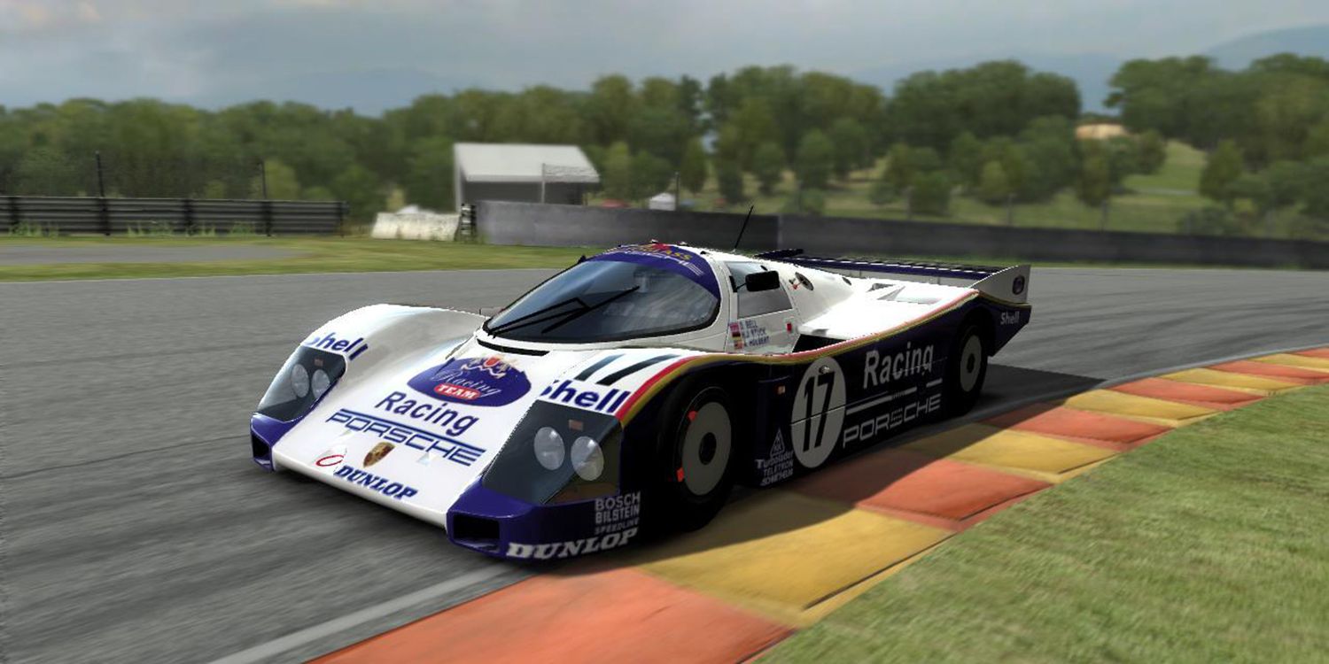 A Porsche racecar in Forza Motorsport 2