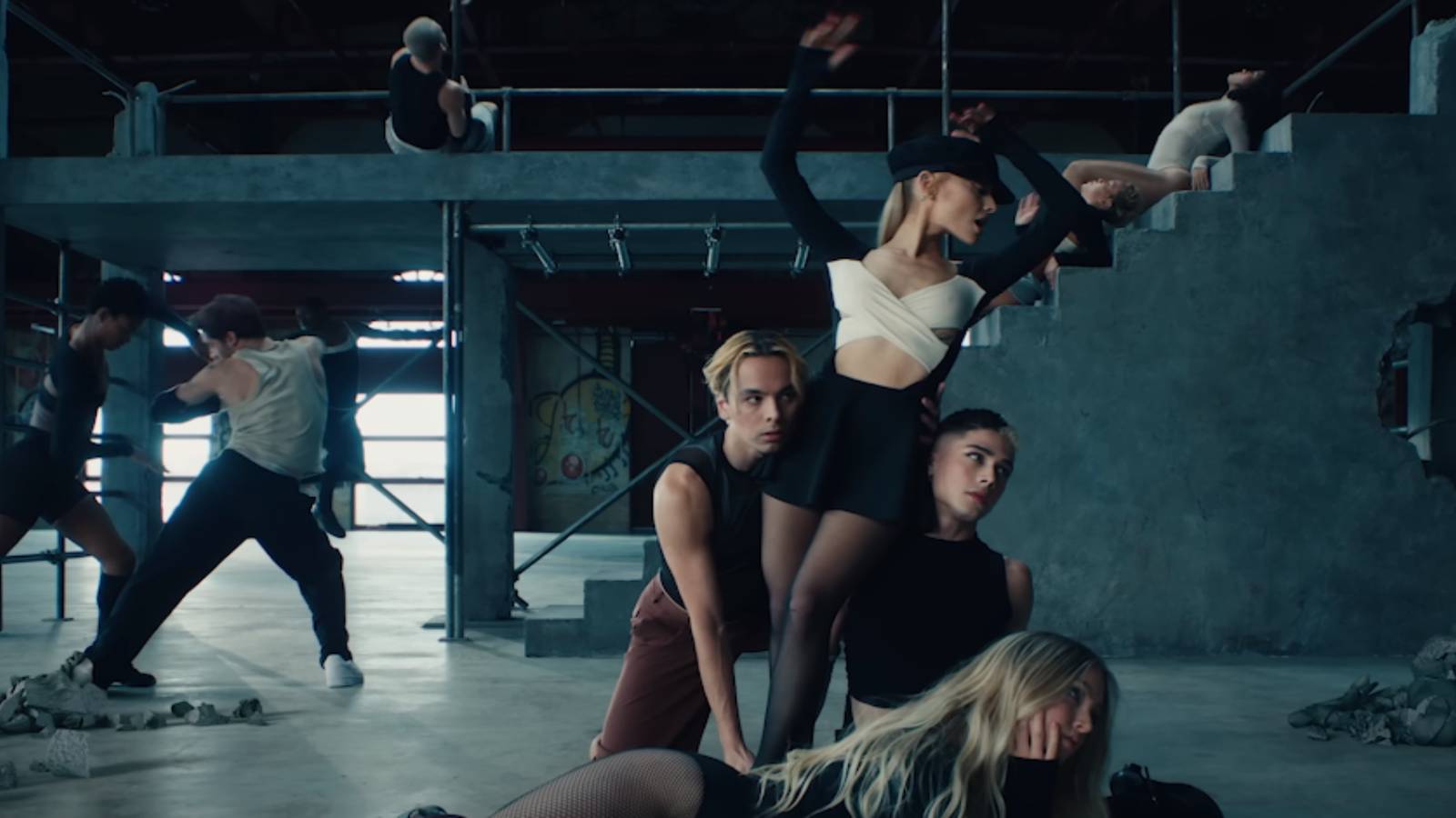 ariana grande yes and video