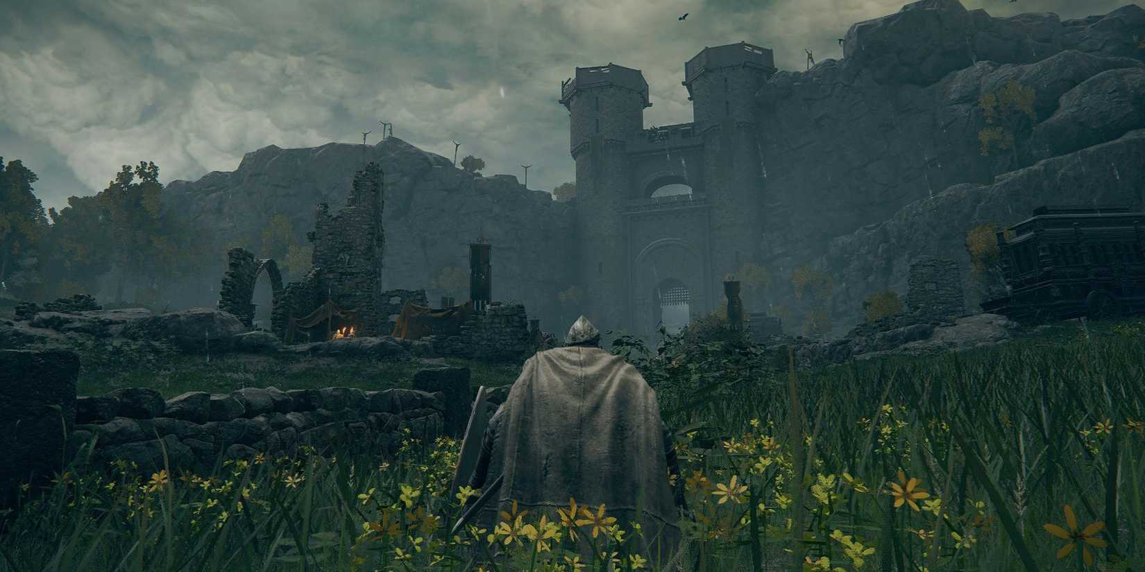 The Tarnished crouching in Elden Ring