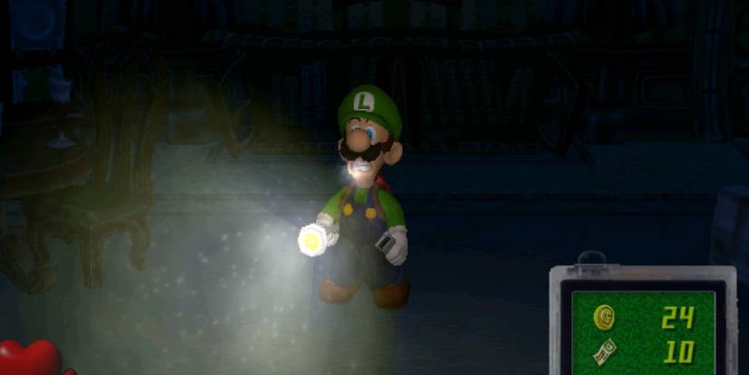 luigi holding a flashlight in luigi's mansion