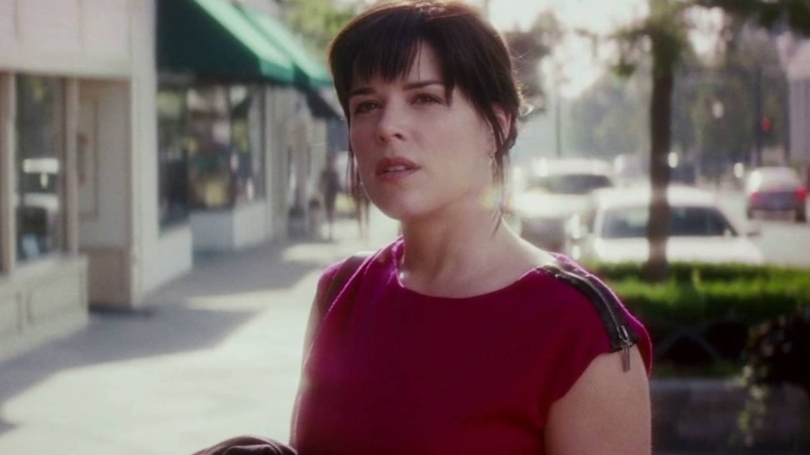 Sidney standing outside in Woodsboro in Scream 4