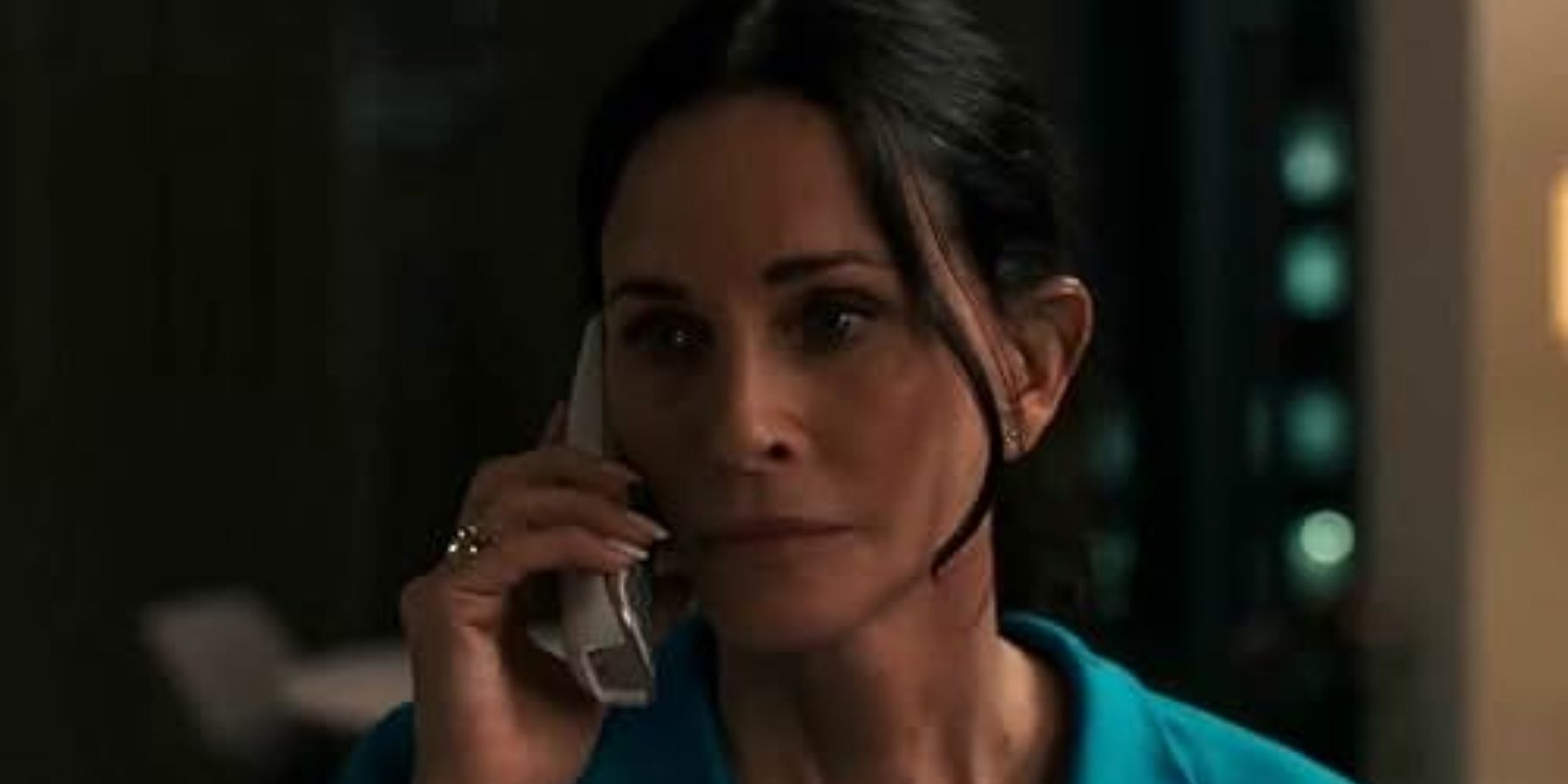 Gale Weathers talking on the phone in Scream 6