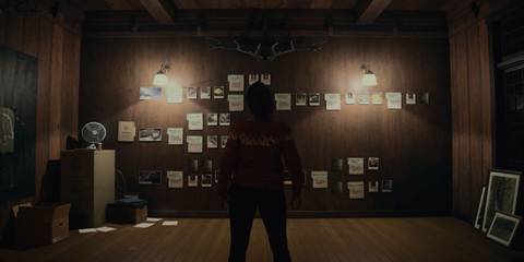 Alan Wake 2 Saga looking at caseboard