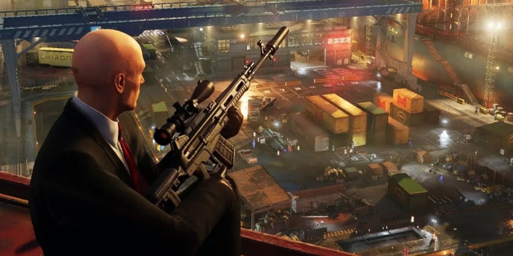 Hitman Sniper Assassin mode - Agent 47 waiting for his target at a shipping docks
