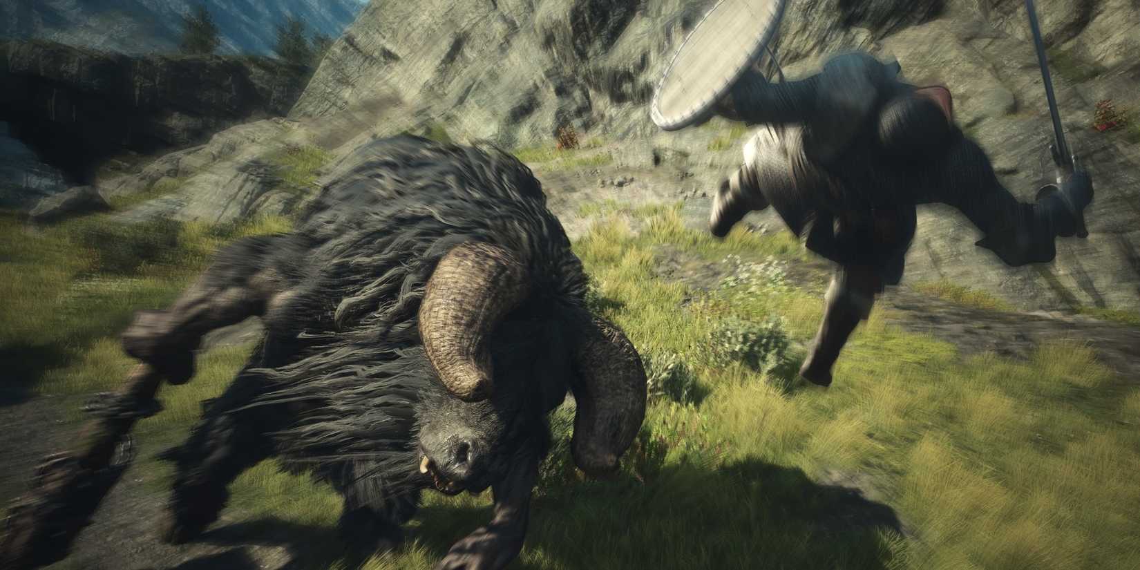 Dragon's Dogma 2 Minotaur fighting player