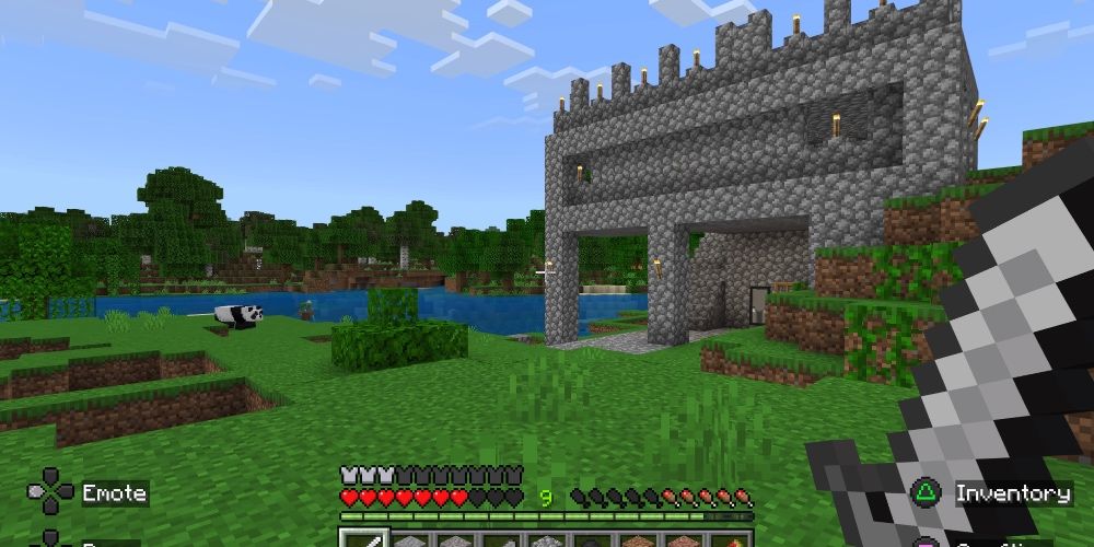 Best Permanent World Games in Minecraft, Ranking: Hold a Sword While Looking at Buildings